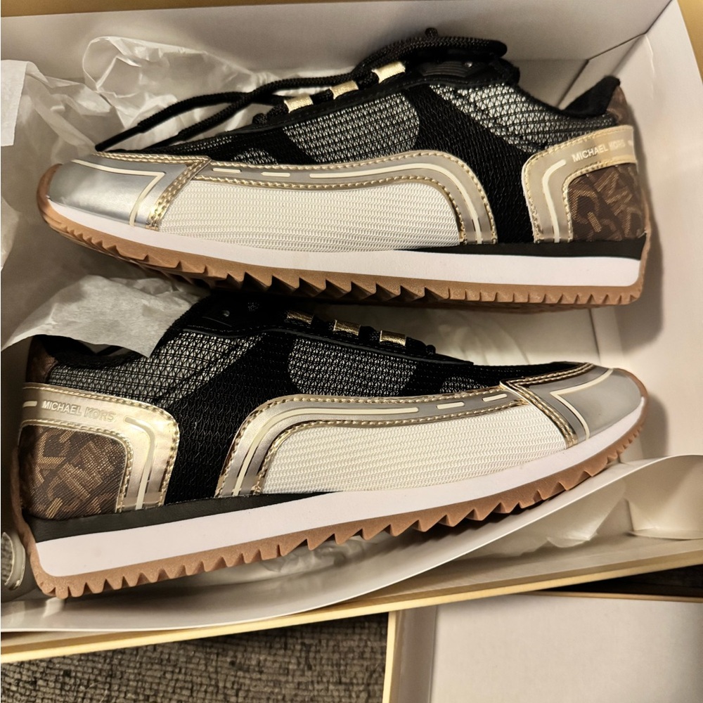 Michael kors
Shoes